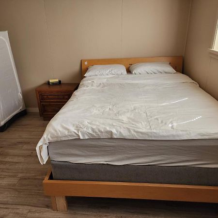 Economical Homestay バーナビー エクステリア 写真
